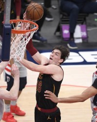  米切尔关键时刻发威骑士险胜步行者队