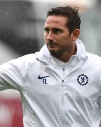  切尔西新帅首秀失利，布莱顿爆冷登顶积分榜  