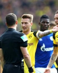  多特队长染红离场引发争议判罚  