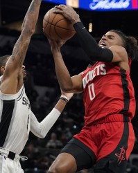  穆雷末节21分马刺逆转火箭  