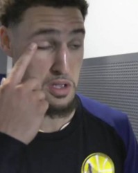  库里单场命中十三记三分球，刷新个人单场纪录