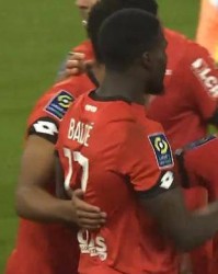  图卢兹主场十人应战，顽强逼平领头羊巴黎  