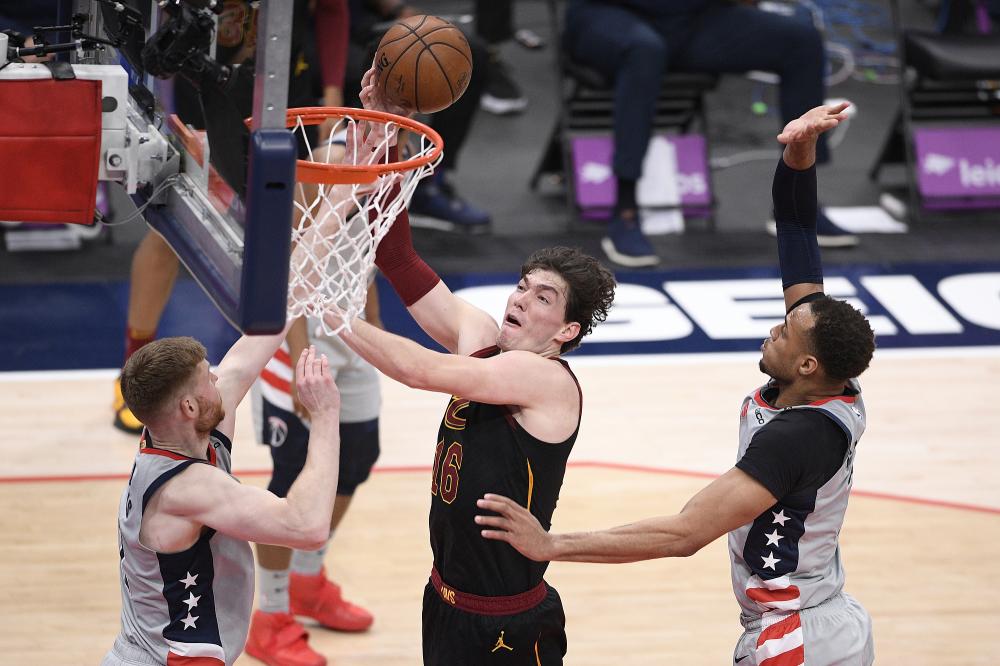  米切尔关键时刻发威骑士险胜步行者队