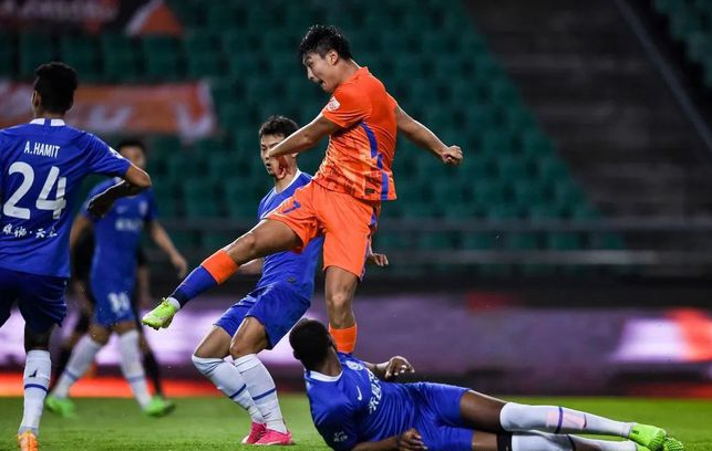  亚特兰大高空轰炸，帕萨利奇头球梅开二度